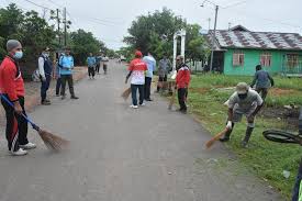Gotong Royong Membersihkan Lingkungan